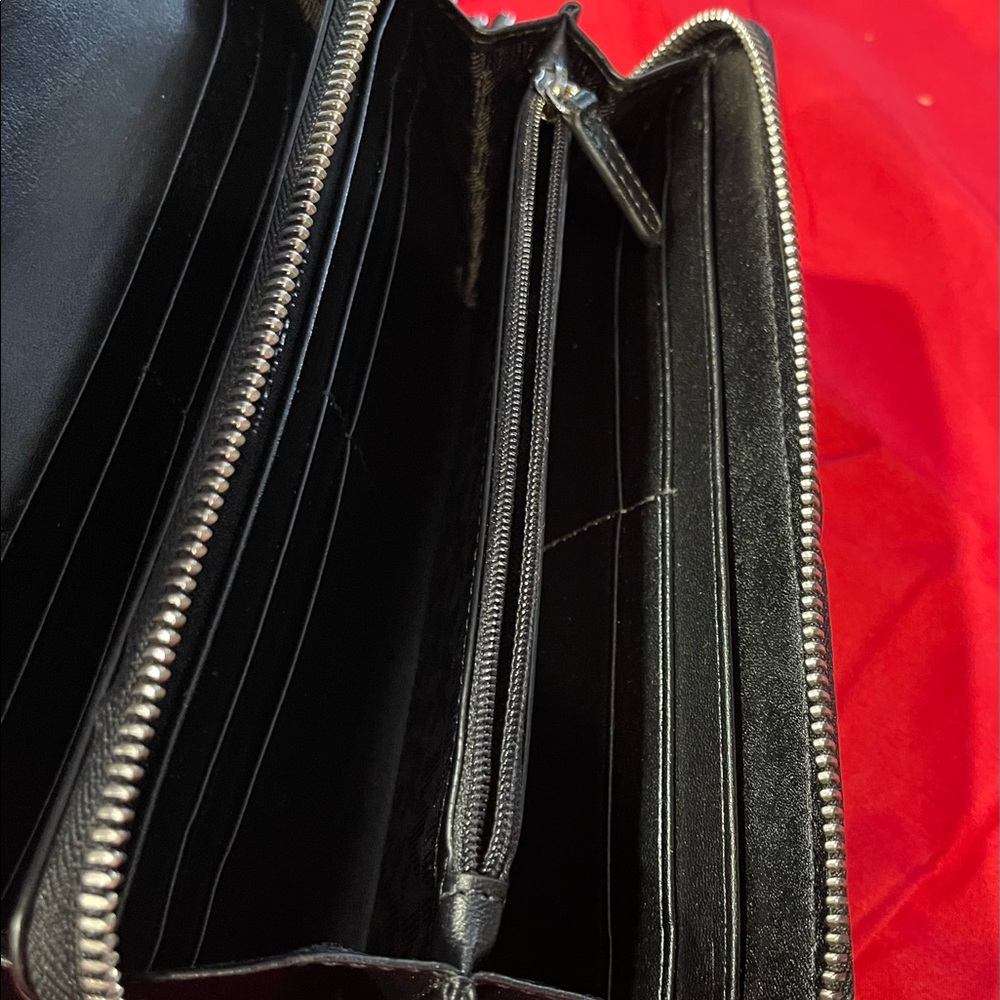 Michael Kors leather bag with matching wallet set. Cute bag for any occasion. - Picture 5 of 16